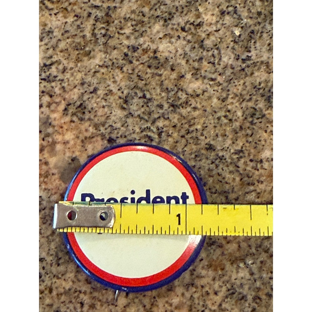 Vintage 1972 Nixon "President Nixon" Campaign Pin Political Memorabilia Re-Elect - Picture 6 of 6